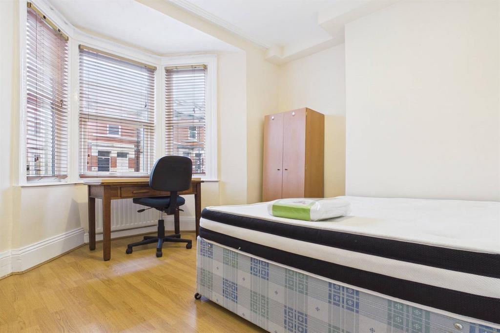 Apartment in Newcastle Upon Tyne - View 5