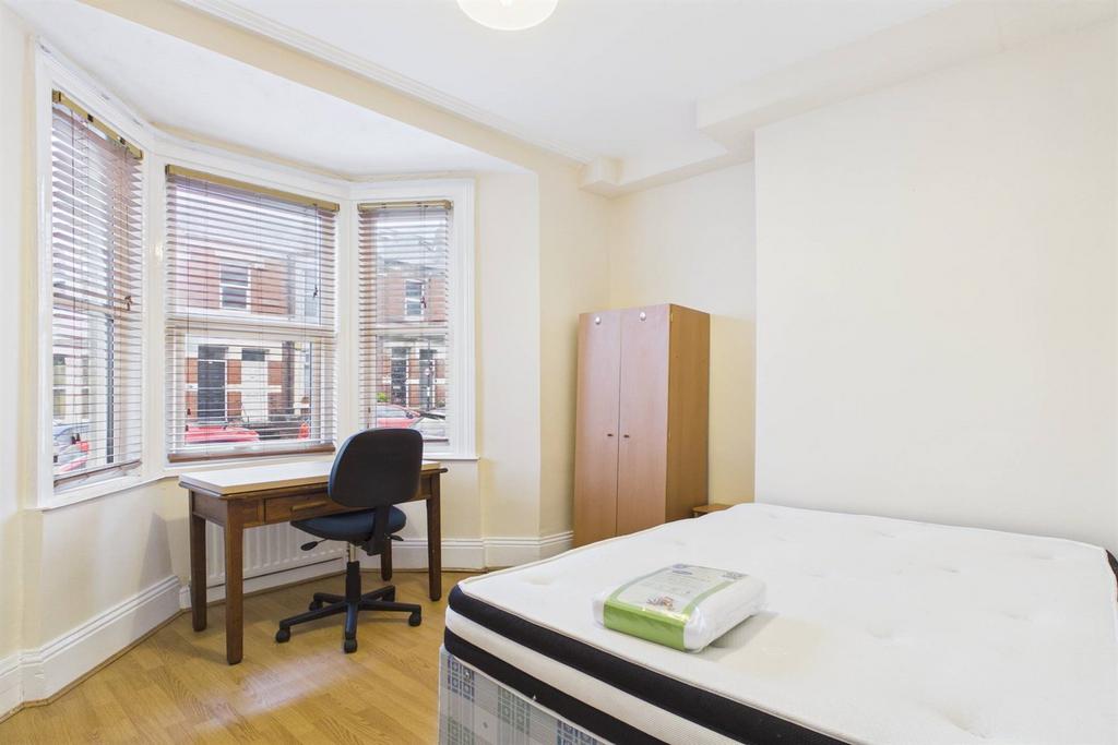 Apartment in Newcastle Upon Tyne - More