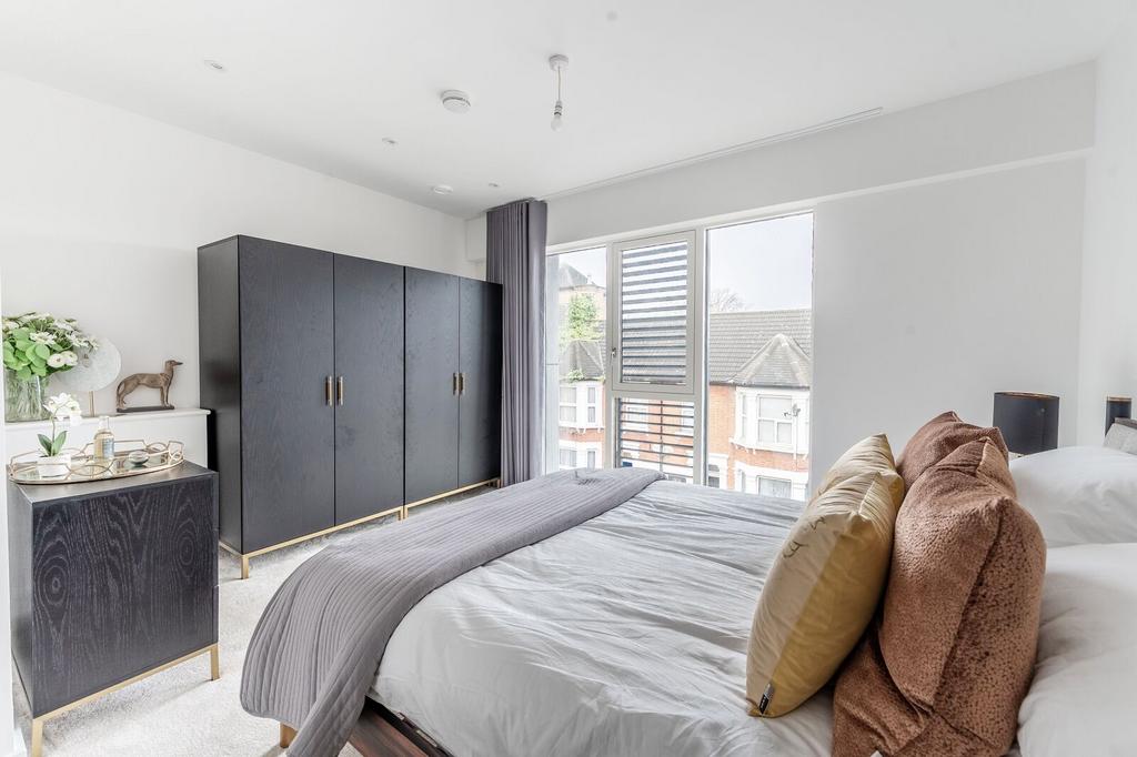 House in LONDON - View 3