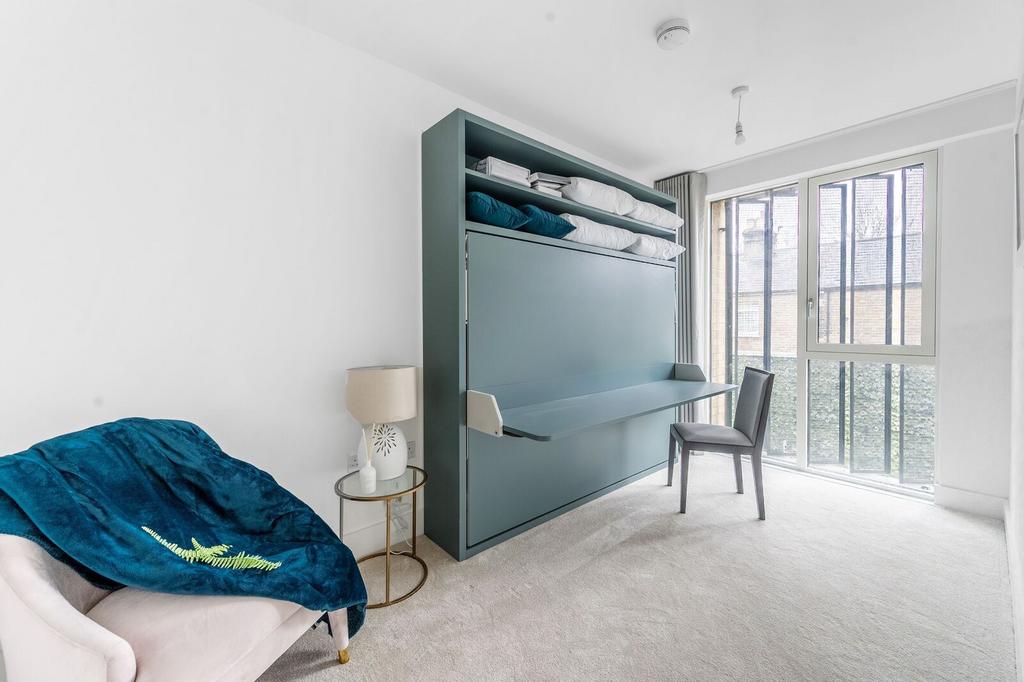 House in LONDON - View 5