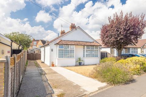 4 bedroom detached bungalow for sale, Elmshott Lane, Cippenham SL1