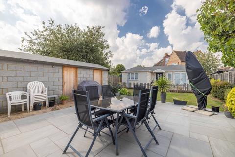 4 bedroom detached bungalow for sale, Elmshott Lane, Cippenham SL1