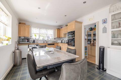 4 bedroom detached bungalow for sale, Elmshott Lane, Cippenham SL1
