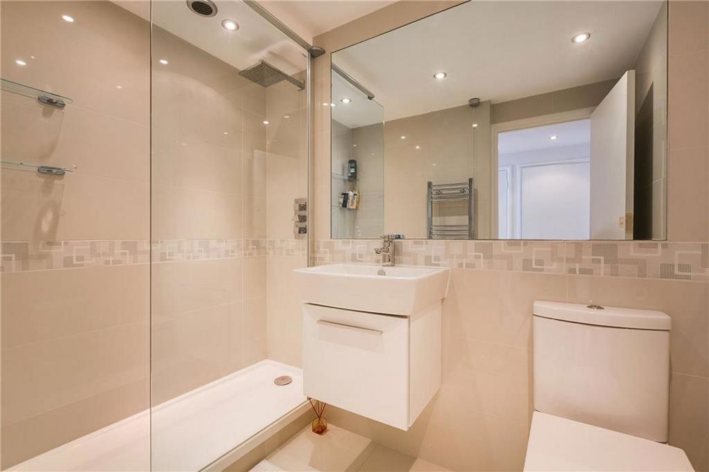 Apartment in London - More