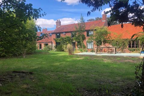 4 bedroom character property for sale, The Street, Calthorpe, Norwich