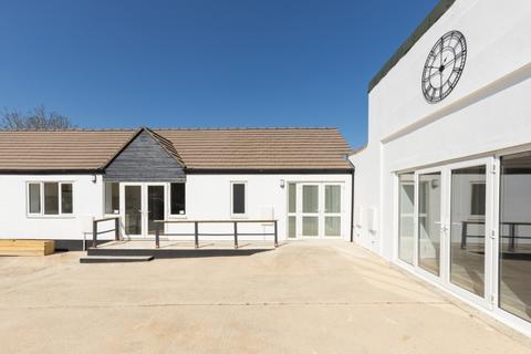 1 bedroom apartment to rent, New Yatt Road, North Leigh