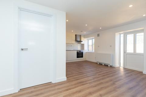 1 bedroom apartment to rent, New Yatt Road, North Leigh
