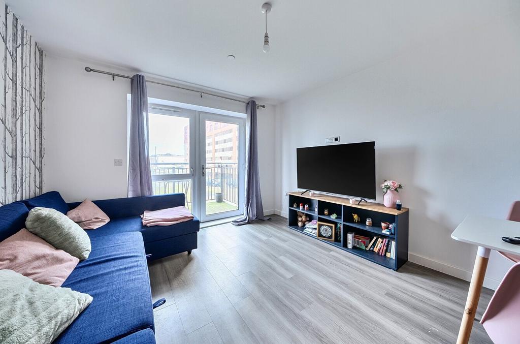 Apartment in Southampton, Waterside Park, Woolston - View 2