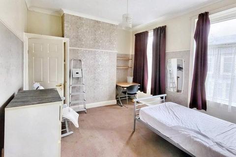 4 bedroom terraced house to rent, The Retreat, Sunderland, SR2