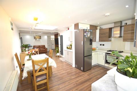 3 bedroom terraced house for sale, Davington Road, Dagenham
