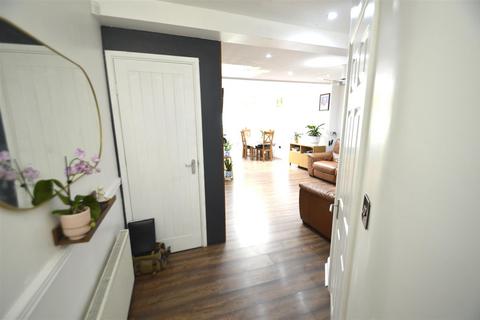 3 bedroom terraced house for sale, Davington Road, Dagenham