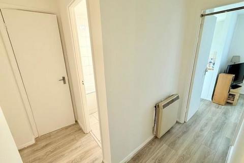 1 bedroom flat for sale, Mandeville Court, London, E4 8JB