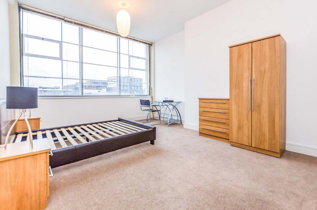 House in Manchester, Piccadilly, City Centre - More