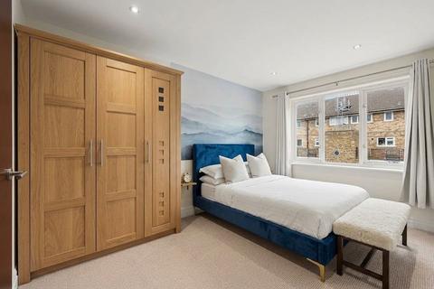 2 bedroom terraced house to rent, Gloucester Mews West, London, W2