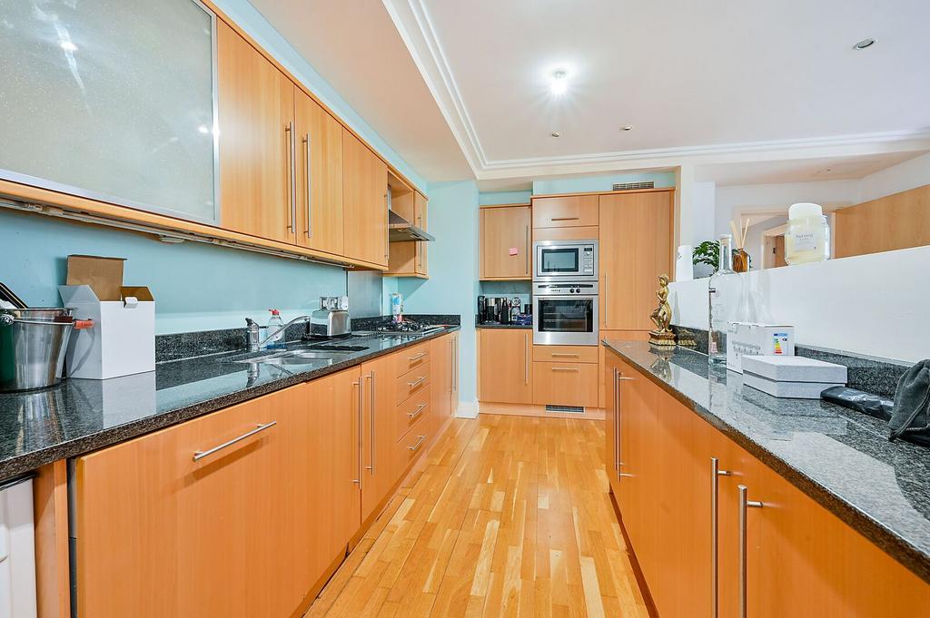 Apartment in Brentford - View 4