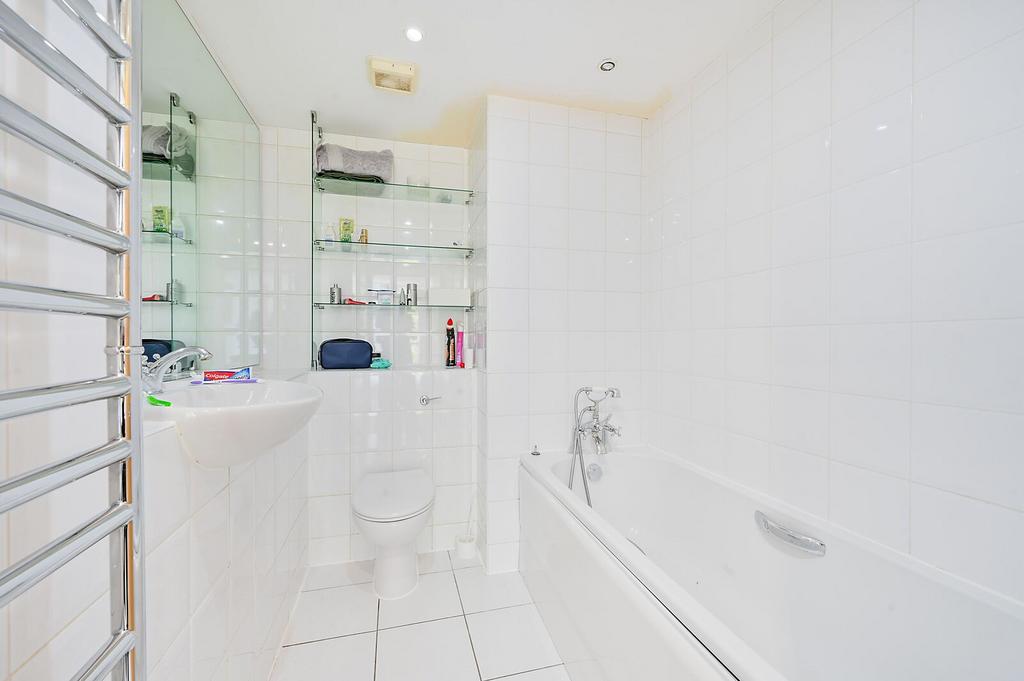 Apartment in Brentford - More