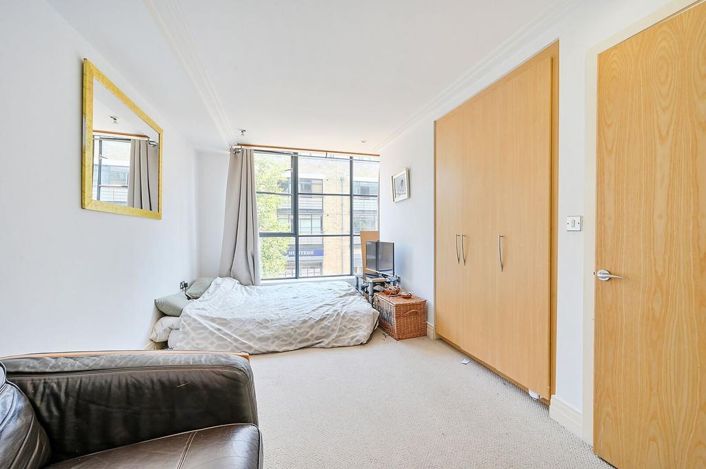 Apartment in Brentford - View 5