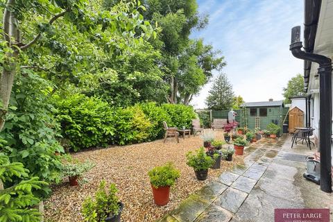 2 bedroom detached bungalow for sale, 81 Ashly Court, St Asaph, LL17 0PH
