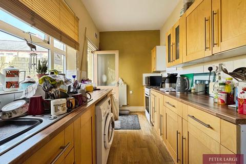 4 bedroom end of terrace house for sale, Sandringham Avenue, Rhyl LL18 1NL