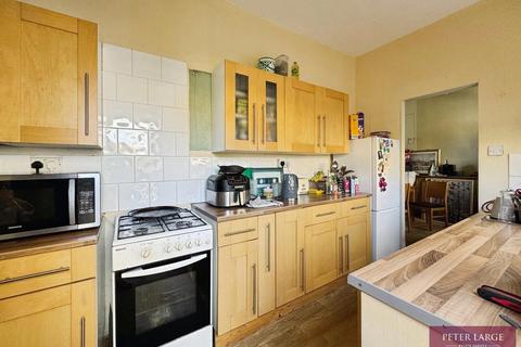 4 bedroom end of terrace house for sale, Sandringham Avenue, Rhyl LL18 1NL
