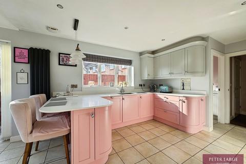 4 bedroom detached house for sale, 1 Ffordd Aberkinsey, Rhyl, LL18 4FB