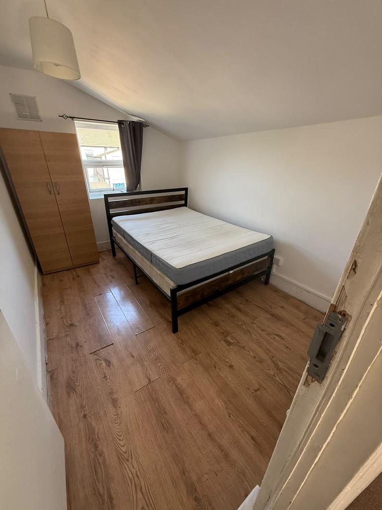 House in London - View 3