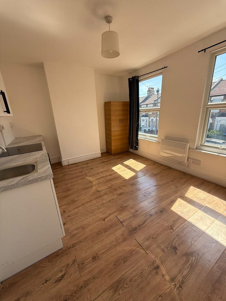 House in London - View 4
