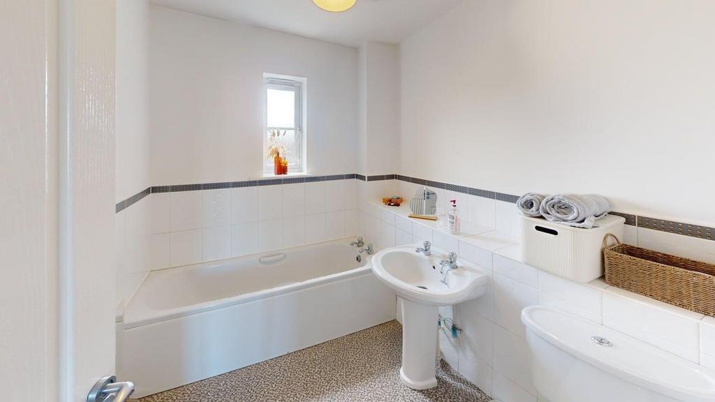 Apartment in Newcastle upon Tyne - View 4