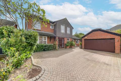 5 bedroom detached house for sale, Auriol Close, Worcester Park