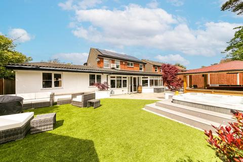 5 bedroom detached house for sale, Auriol Close, Worcester Park