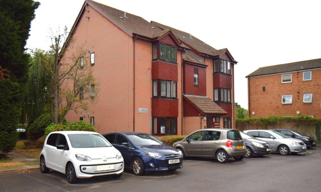 Apartment in Northolt - View 4