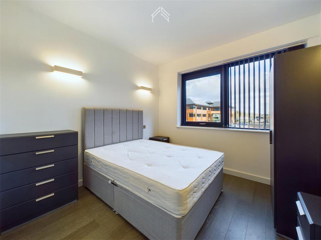 Apartment in Ilford - View 2
