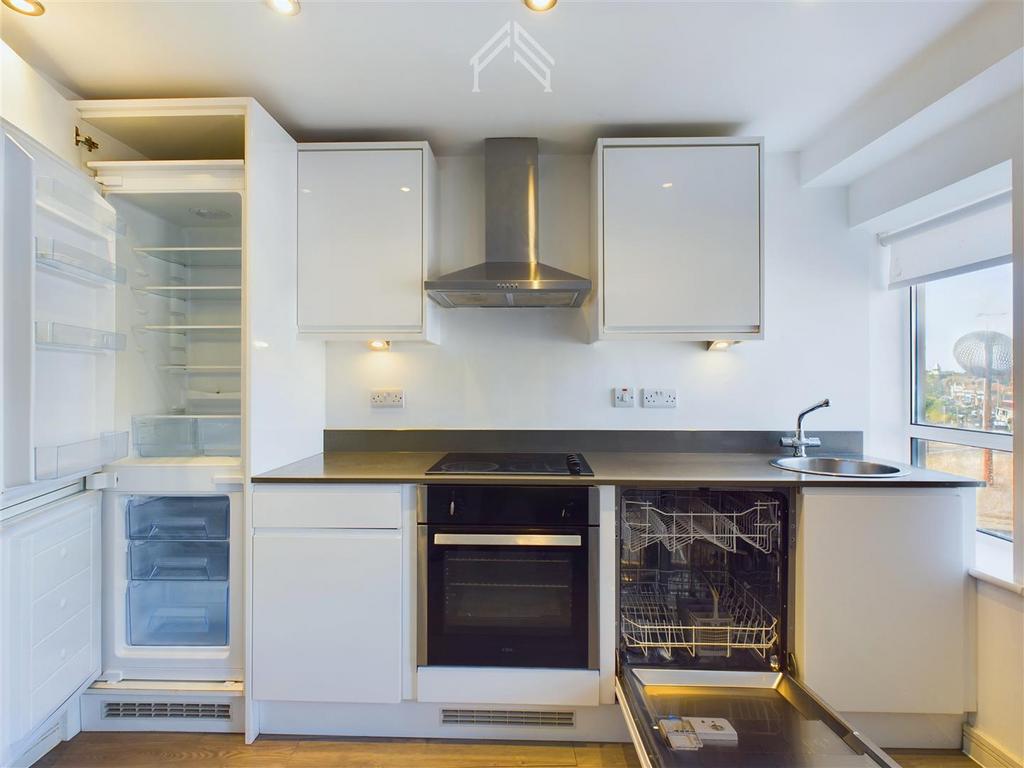 Apartment in Ilford - More