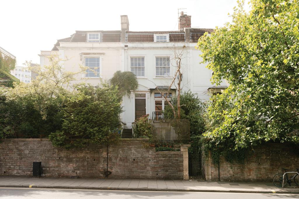 Apartment in Bristol - More