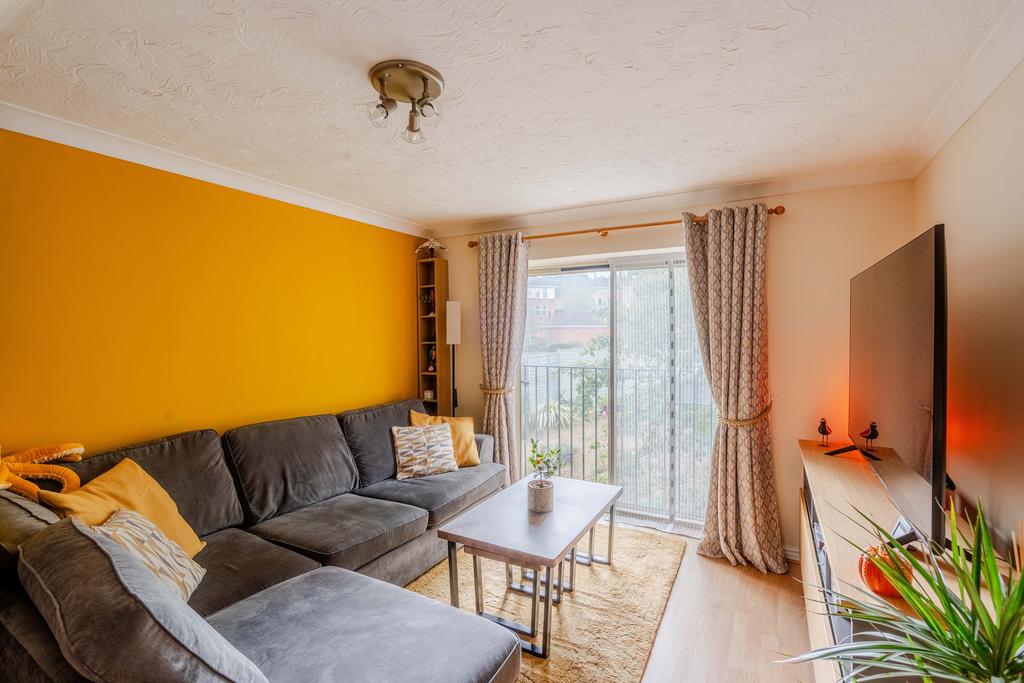 Apartment in Bristol - View 3