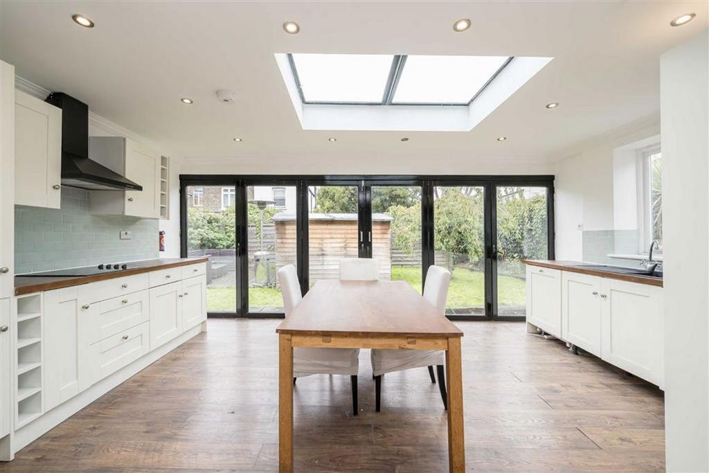 House in London - View 2