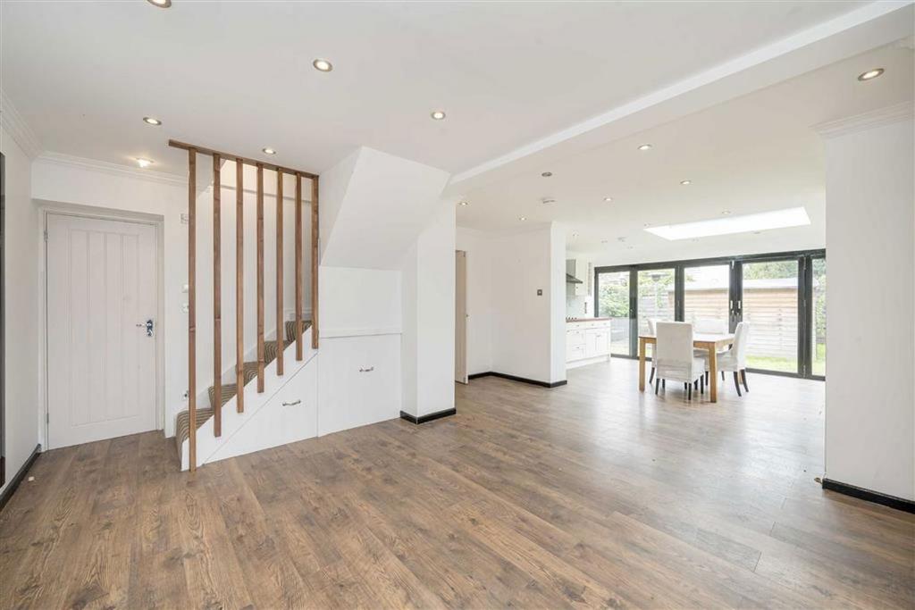 House in London - View 3