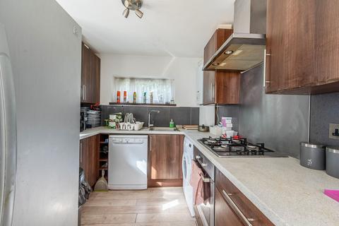 3 bedroom flat for sale, Daneglen Court, Stanmore, HA7