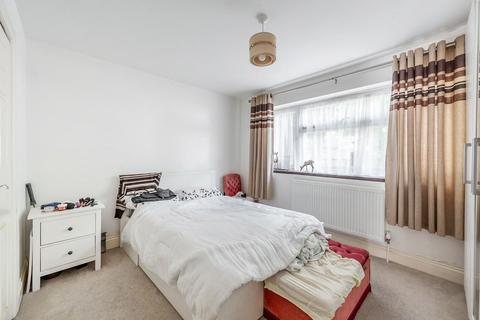 3 bedroom flat for sale, Daneglen Court, Stanmore, HA7