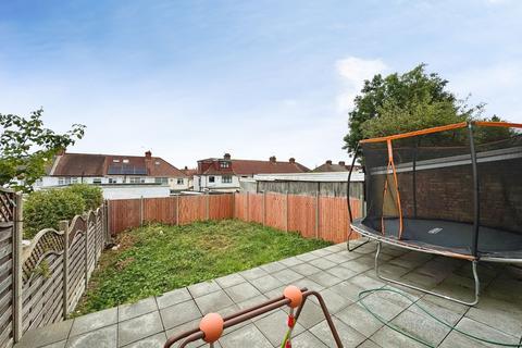 4 bedroom semi-detached house for sale, Glenwood Grove, London, NW9