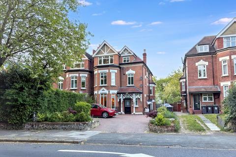 2 bedroom flat to rent, Great North Road, London N6