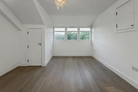 2 bedroom flat to rent, Great North Road, London N6