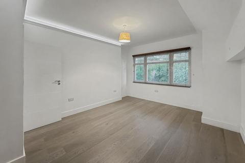 2 bedroom flat to rent, Great North Road, London N6