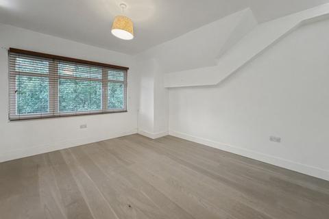 2 bedroom flat to rent, Great North Road, London N6