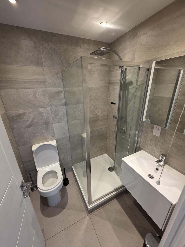 Apartment in Hounslow - View 3
