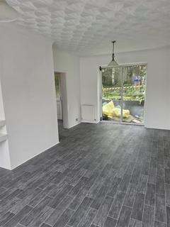 3 bedroom house to rent, Redwood Avenue, Wigan WN6