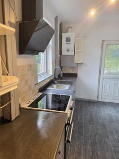 3 bedroom house to rent, Redwood Avenue, Wigan WN6