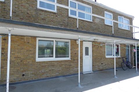 2 bedroom flat to rent, Carlton Terrace, Carlton Way CB4