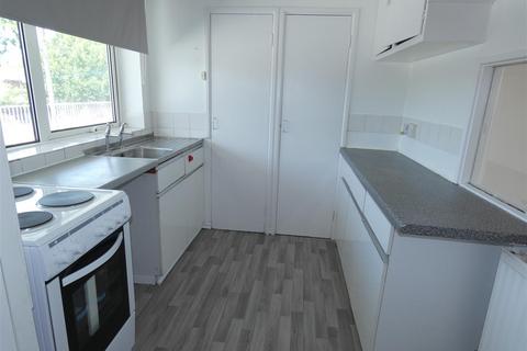 2 bedroom flat to rent, Carlton Terrace, Carlton Way CB4