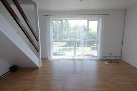 2 bedroom flat to rent, Carlton Terrace, Carlton Way CB4